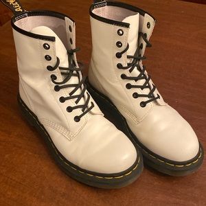 Doc Martens White leather lace up women’s boots size 8  like brand new!
